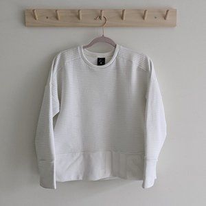 Nike dri-fit sweater S like new